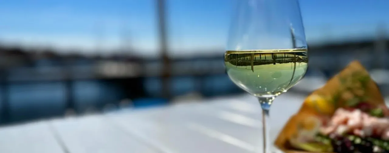 Shrimps and wine at the jetty